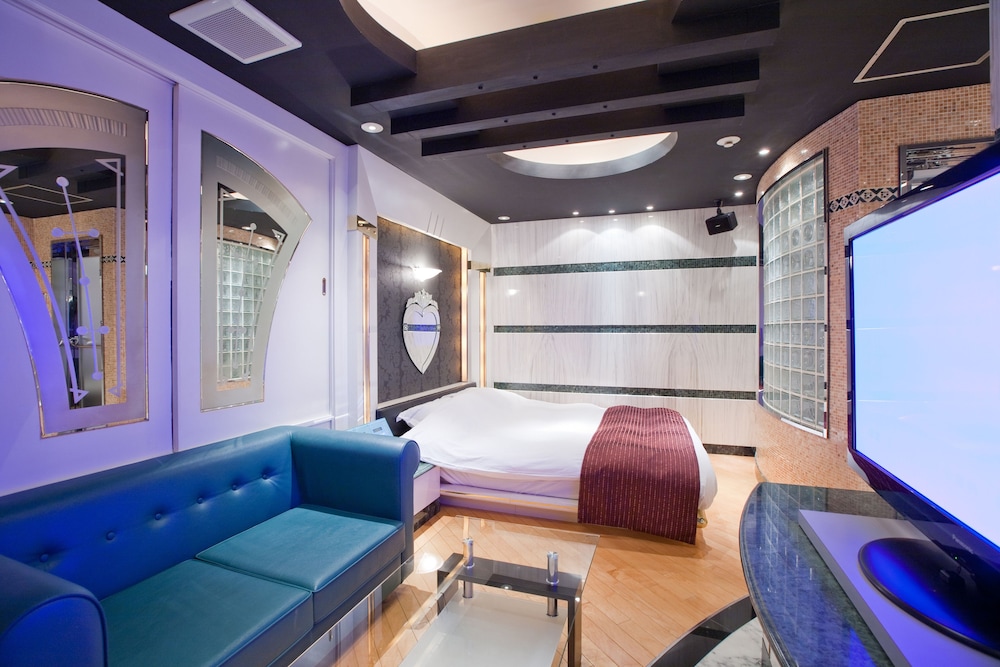 DELUXE, QUEEN BED, SAUNA