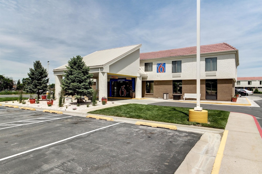 Motel 6 Ogden Riverdale detail