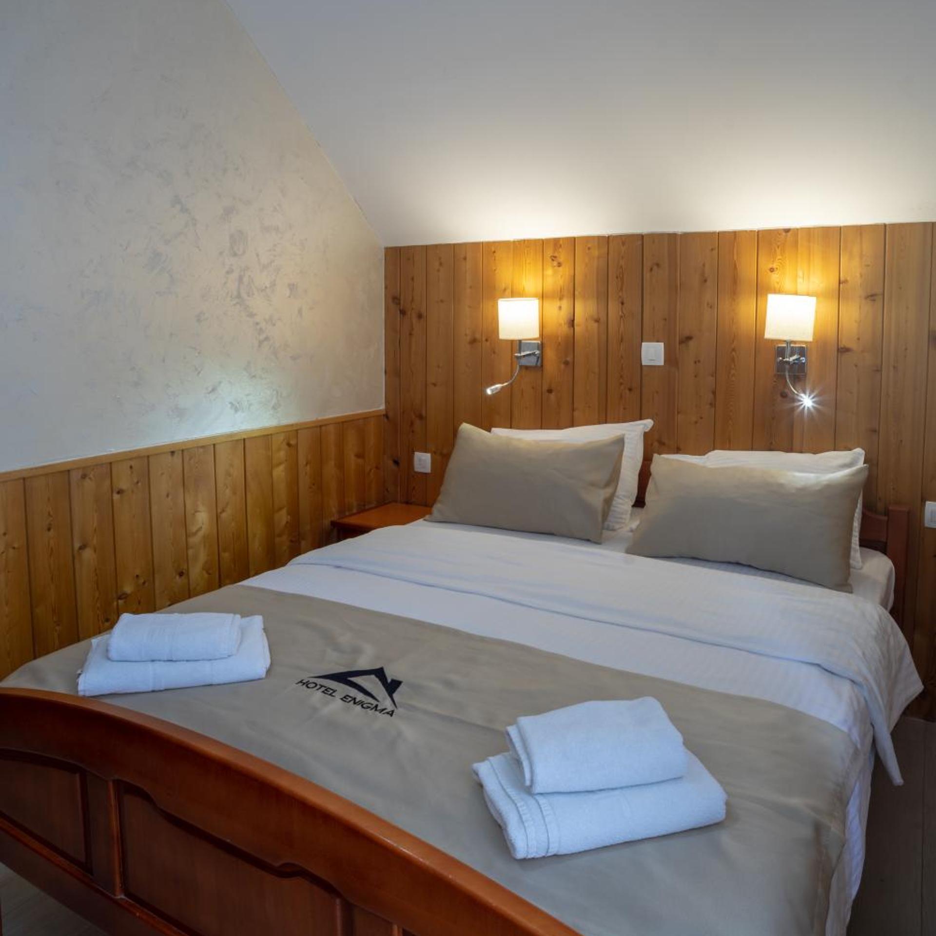 Hotel Enigma 18/72