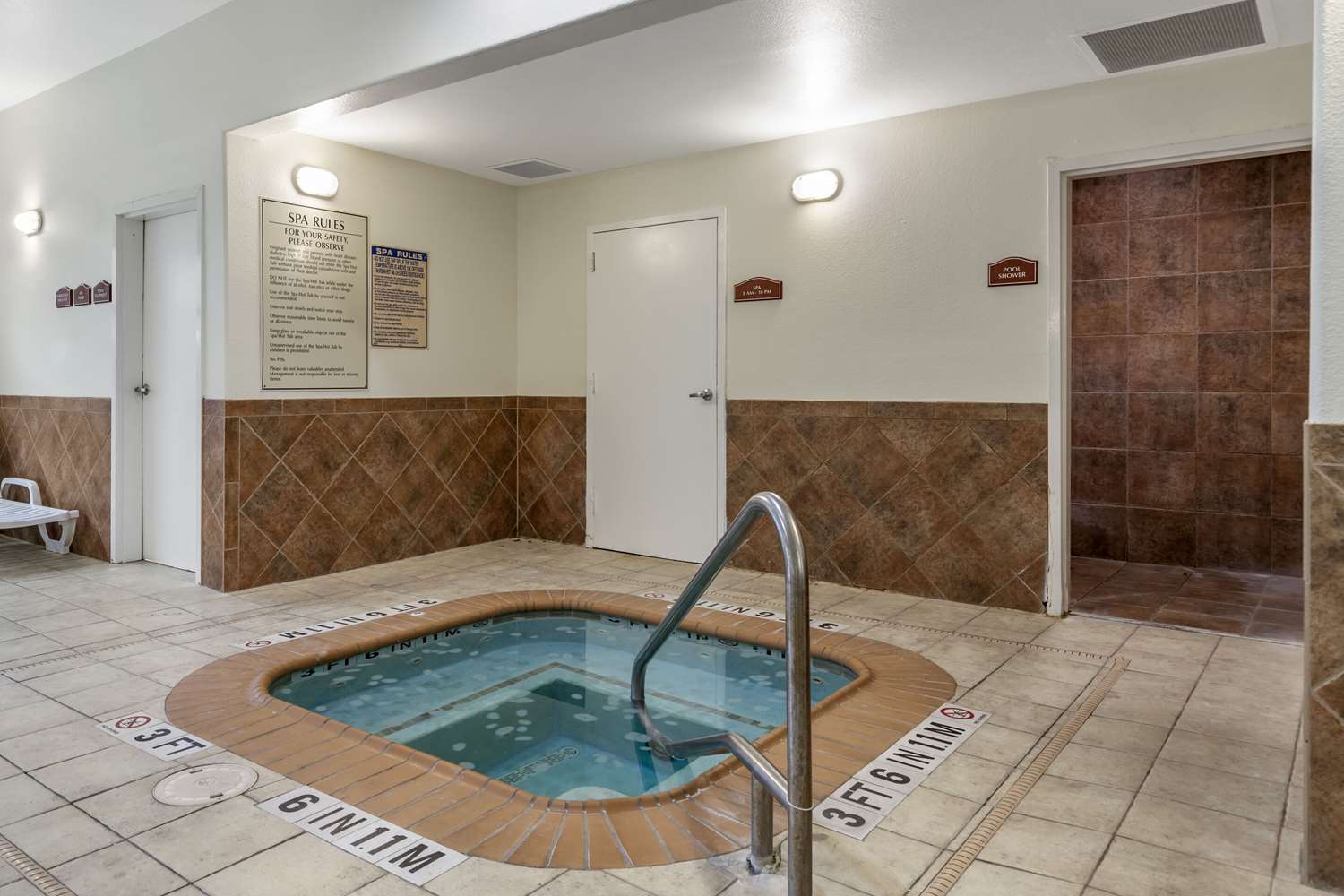 Comfort Suites Medical Center Near Six Flags 20/44