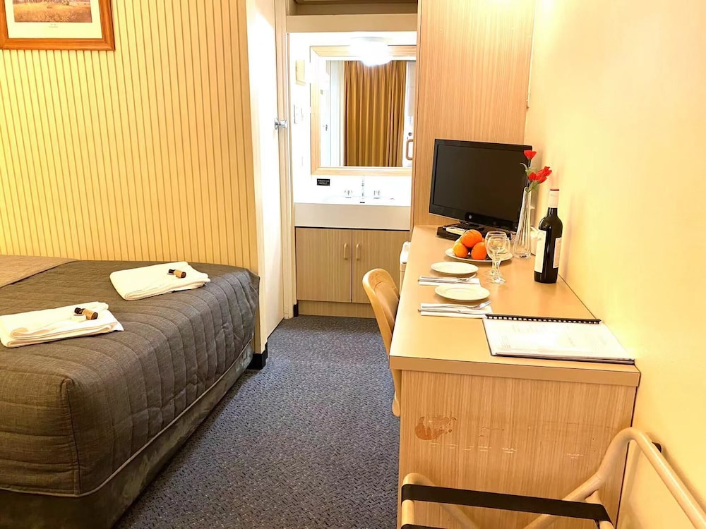 Mixed Dorm, Shared, Twin Beds, 1 Double and 1 Single Bed