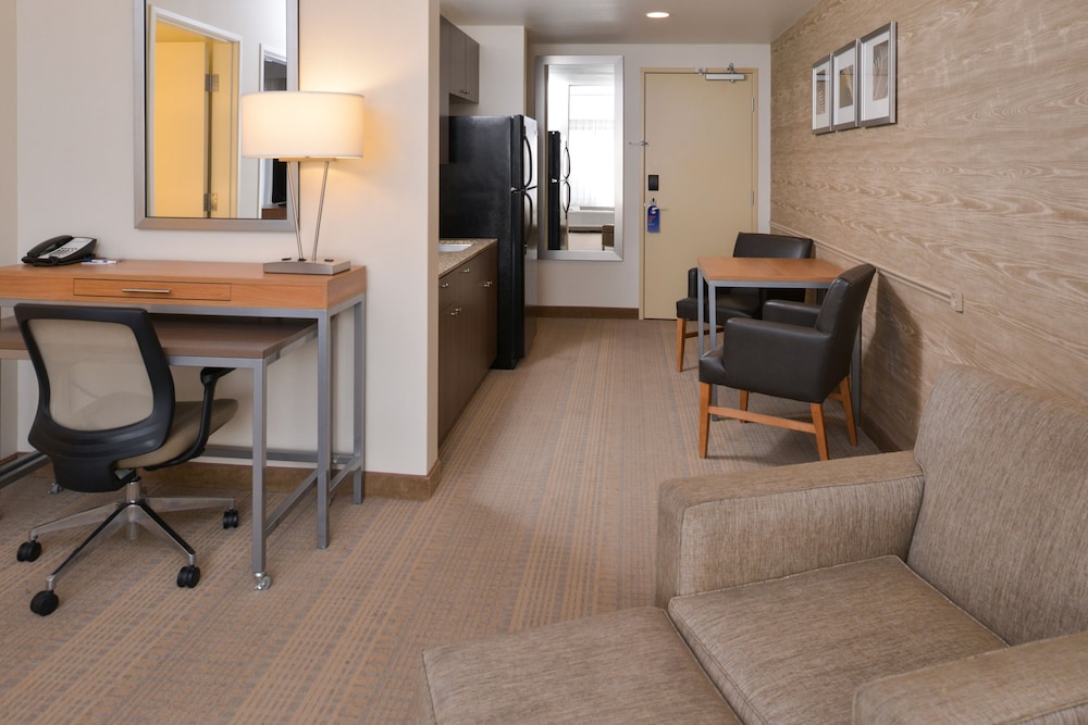 Holiday Inn Express Suites Pocatello 90/97