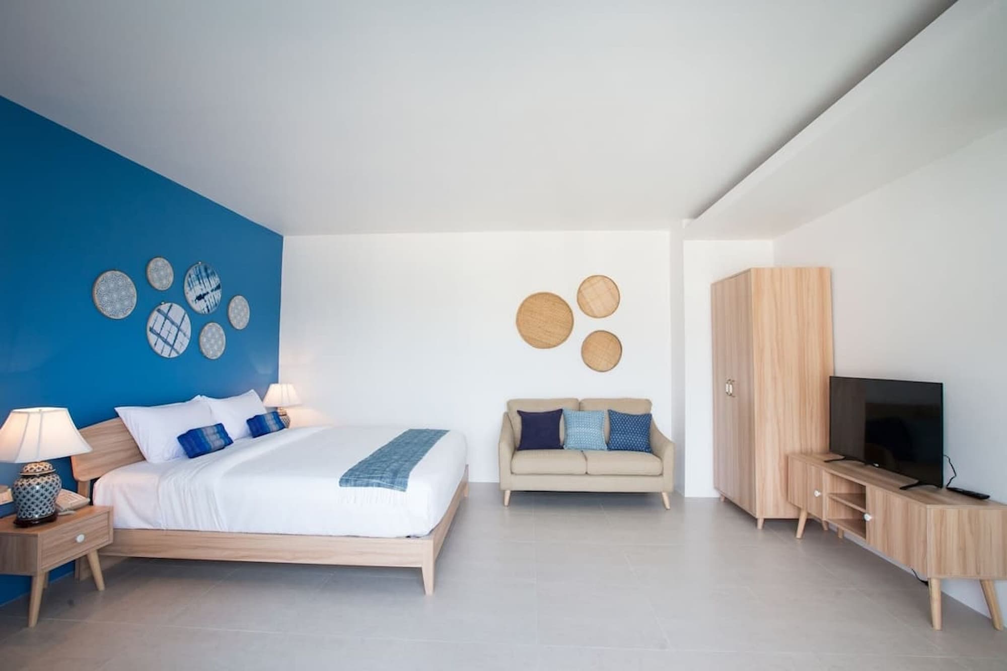 DELUXE, DOUBLE BED, POOL VIEW