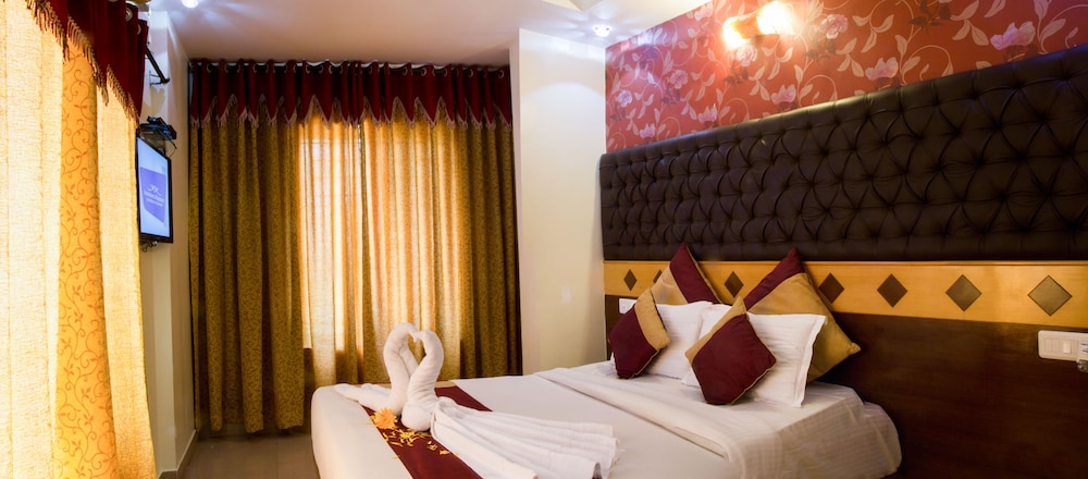 AISHWARYA RESIDENCY 23/70