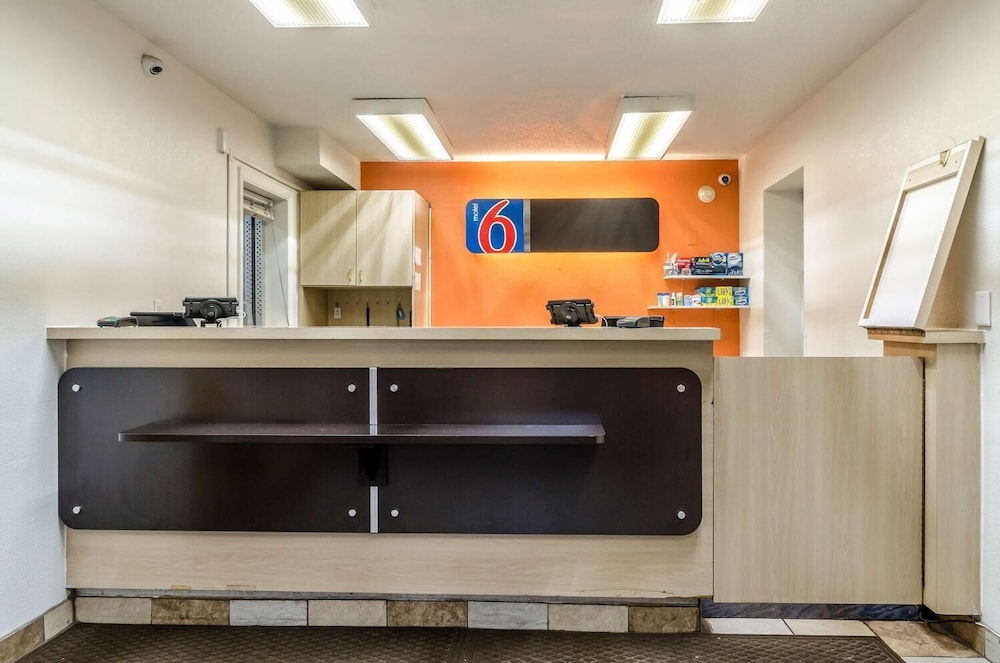 Motel6 Warren, MI - Detroit East 6/54