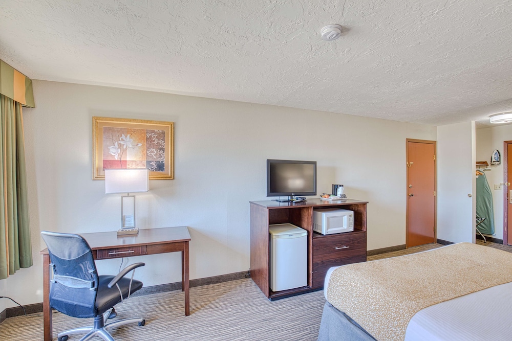 Best Western Green Valley Inn 19/40