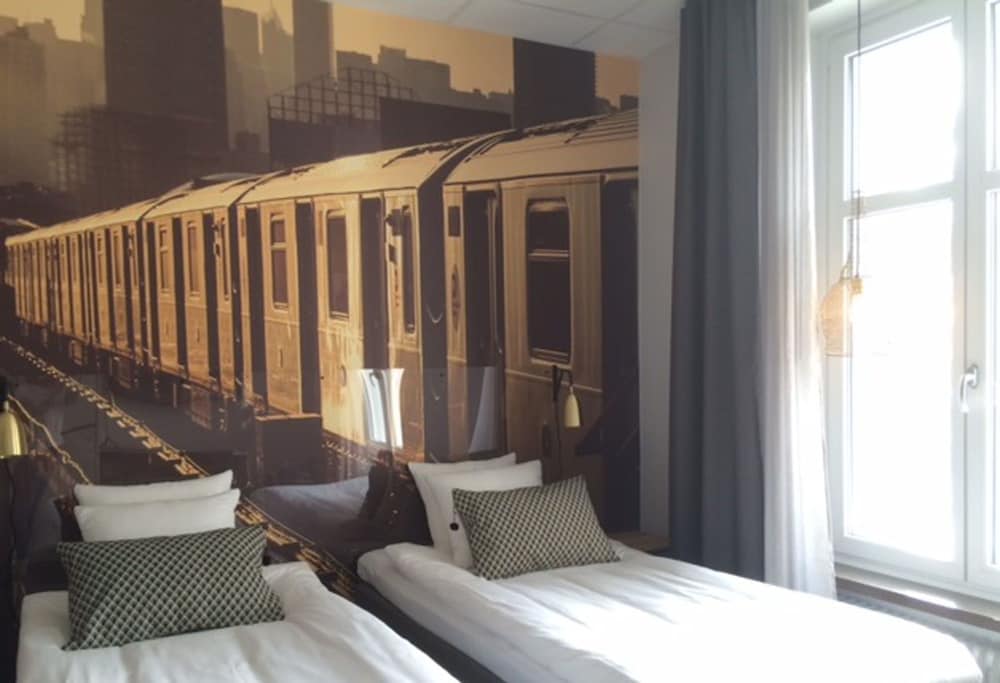 Livin Station Sure Hotel Collection By Best Western 40/66