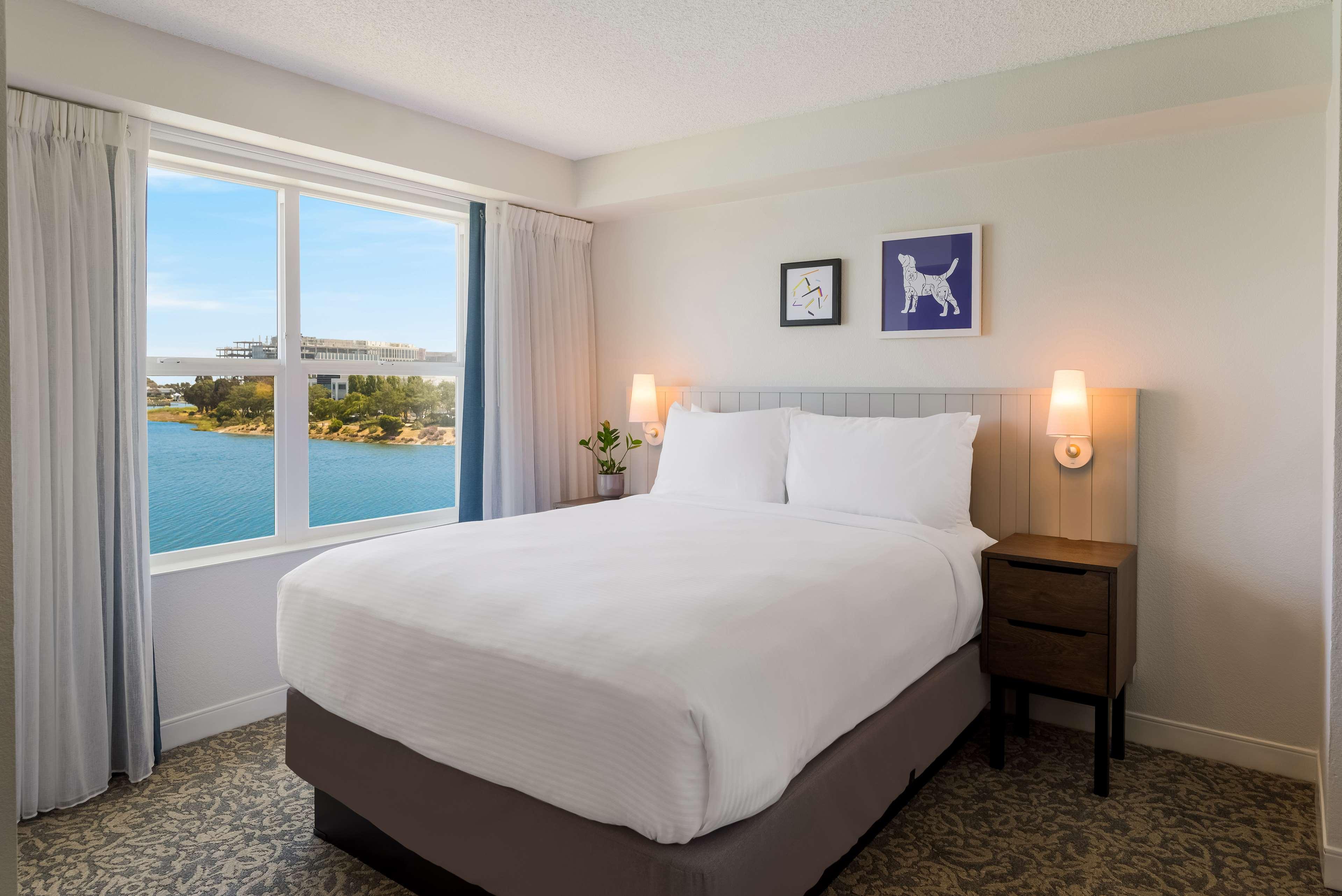 Studio, Queen Bed, Bay View