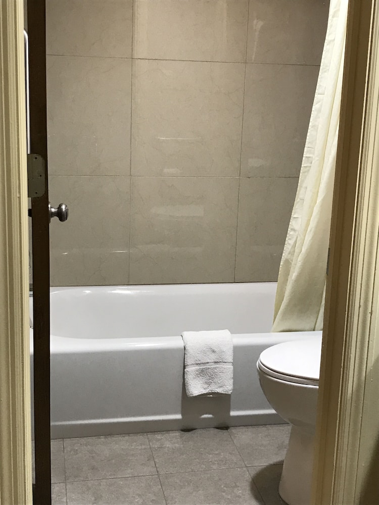 Soudersburg Inn & Suites Lancaster 50/50