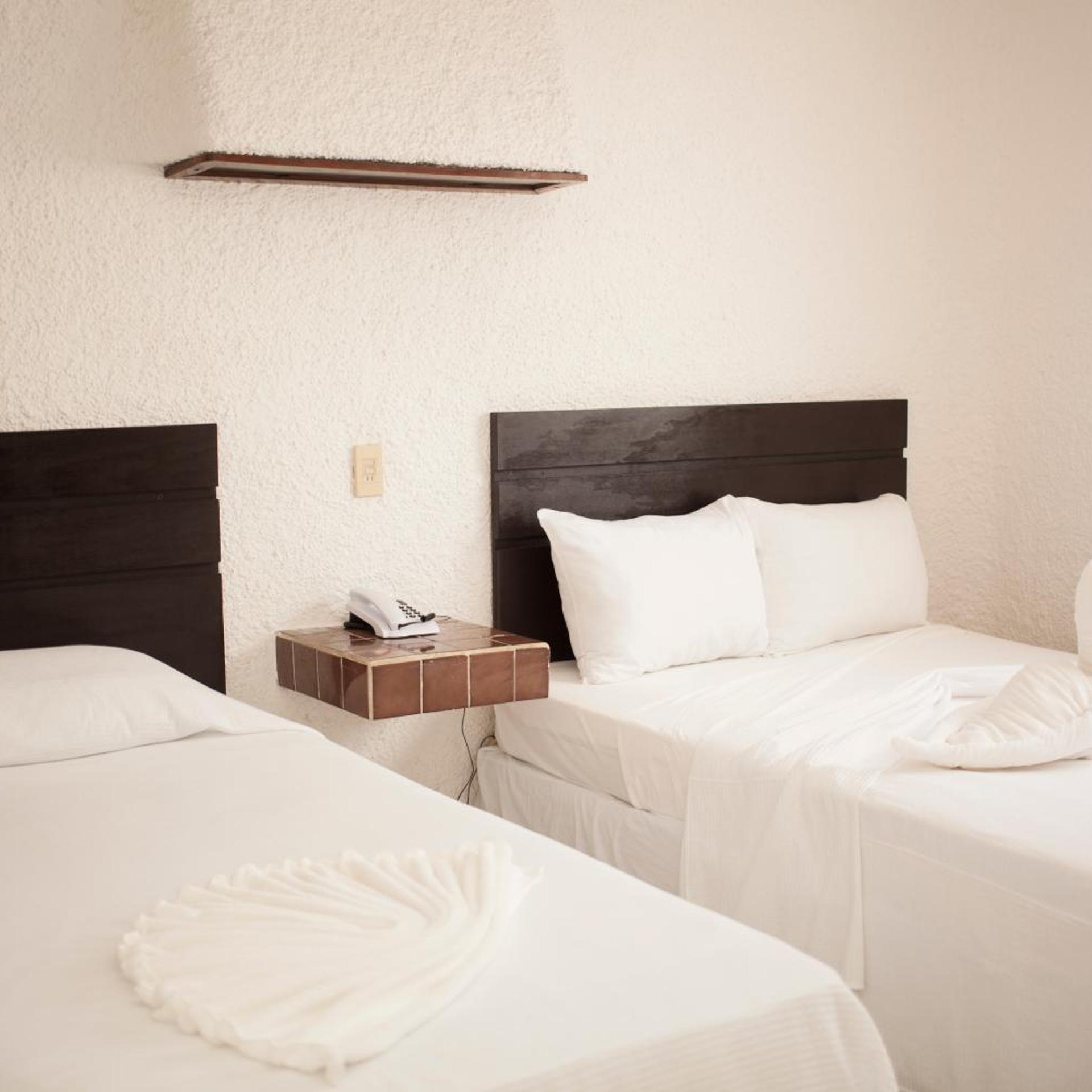 Hotel Carrillos 7/25