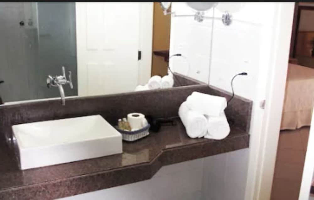 Hotel Karapitangui 26/27