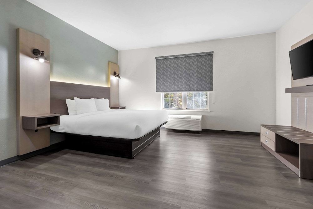 EFFICIENCY, KING BED