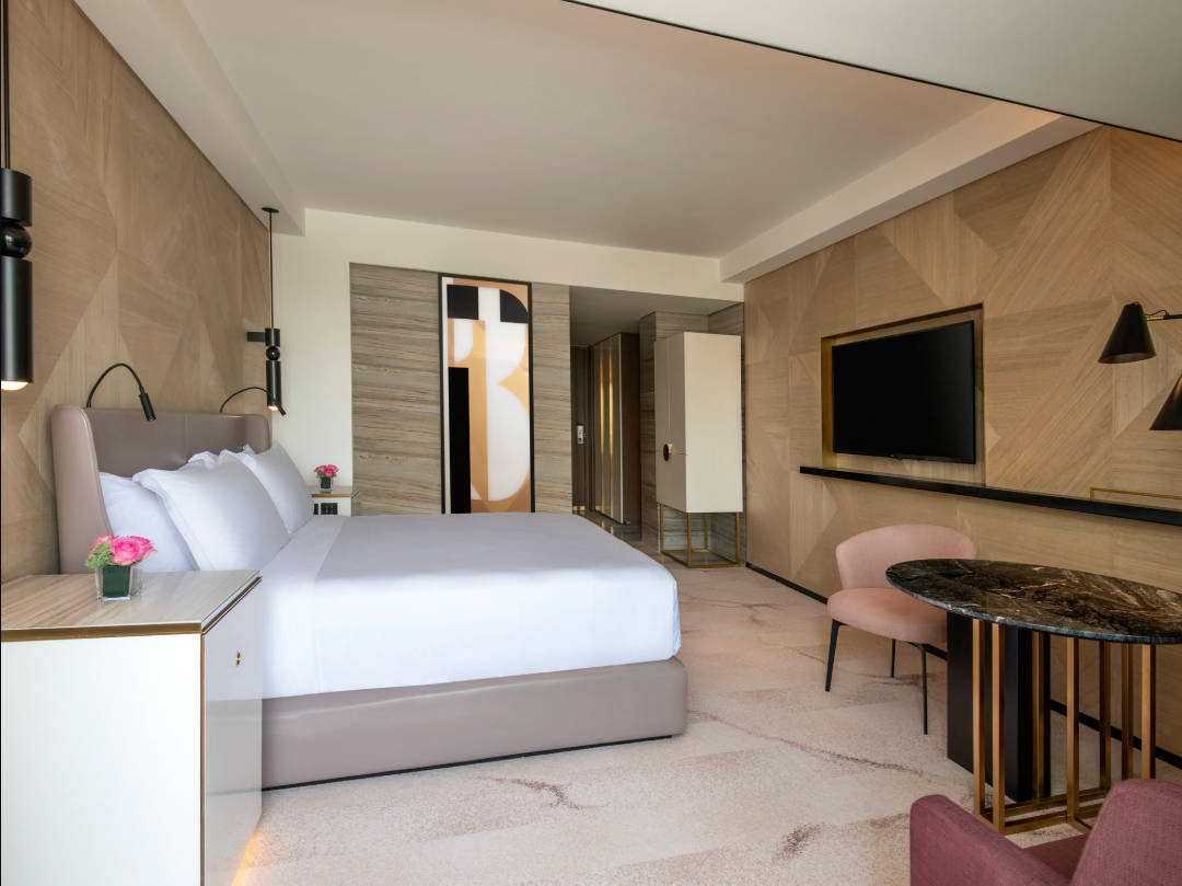EXECUTIVE SUITE SEA VIEW
