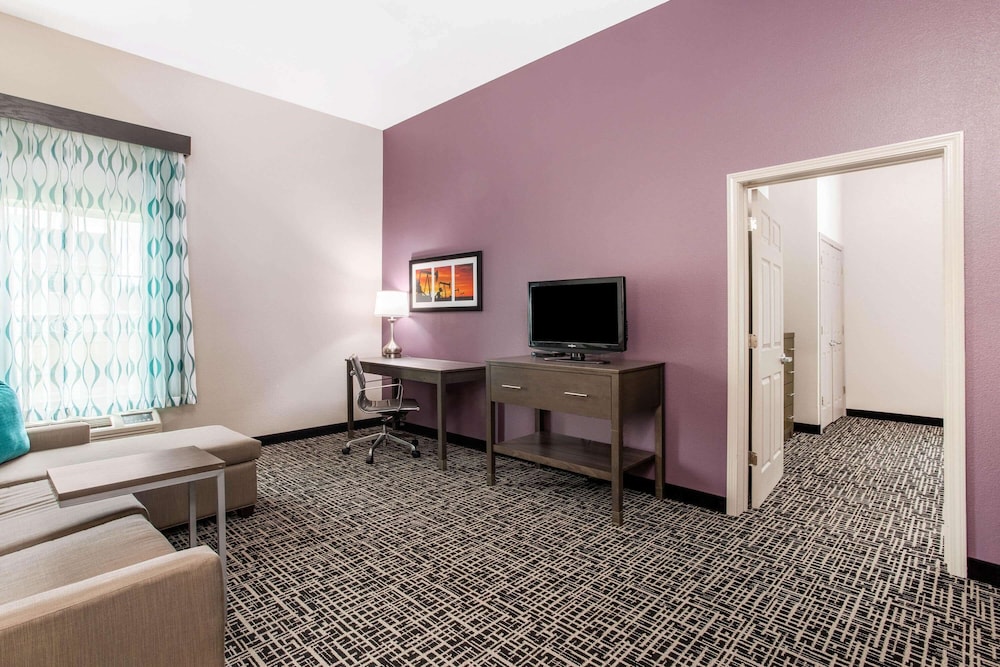 La Quinta Inn Suites Hillsboro 31/46