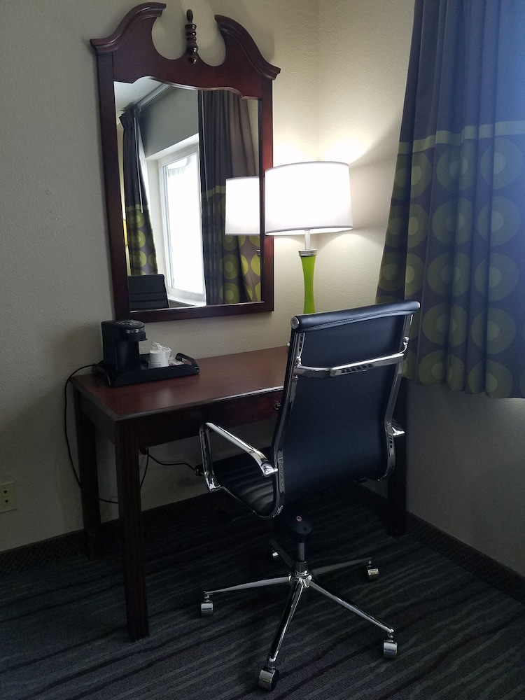 Super 8 by Wyndham Chicago O'Hare Airport 49/63