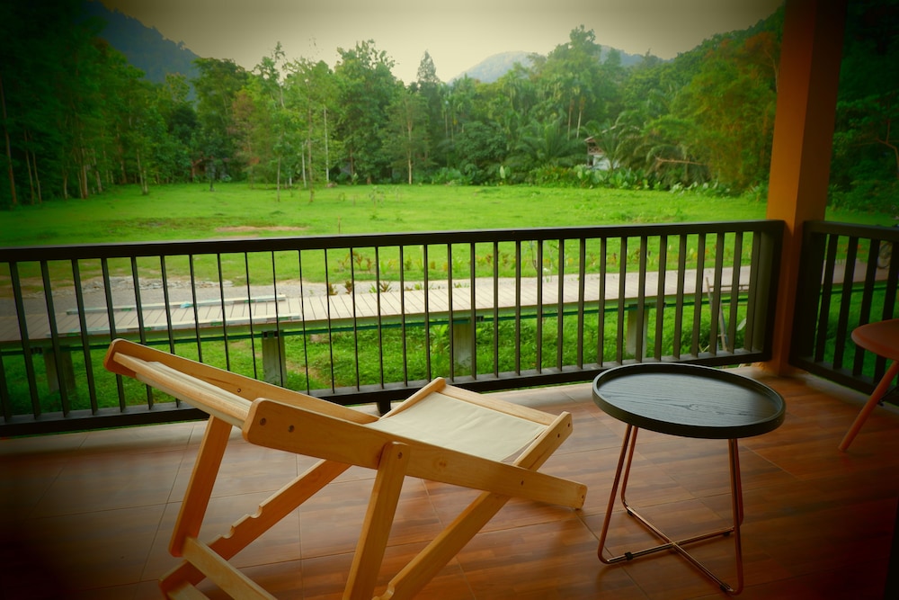 Art's Riverview Lodge 9/51