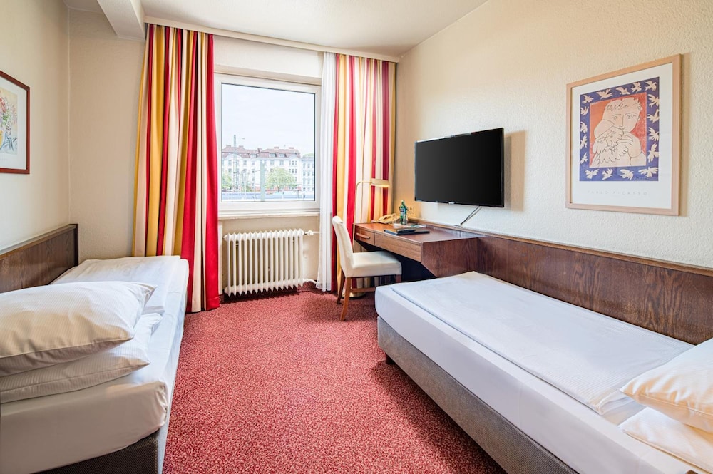Central Hotel 16/54