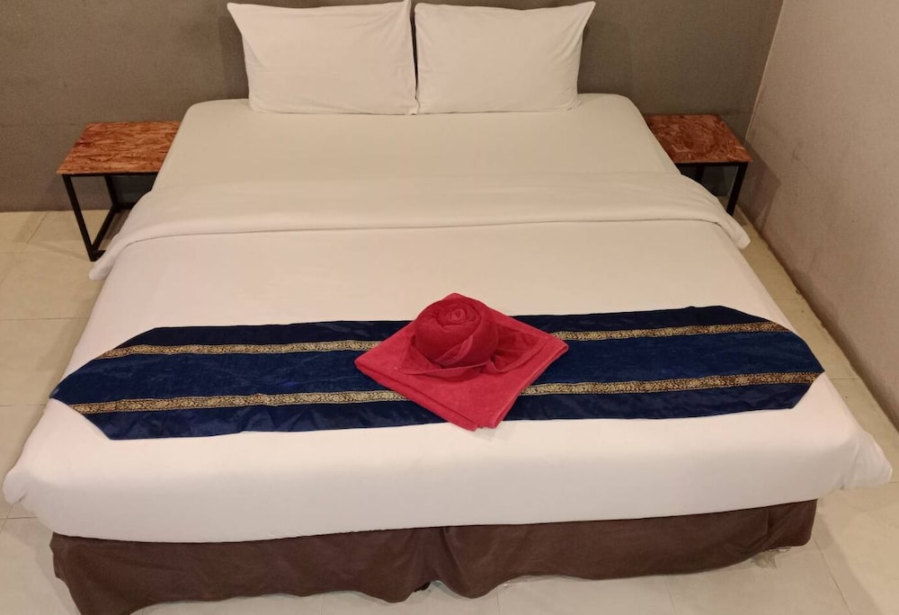 Laem Din Hotel 10/16