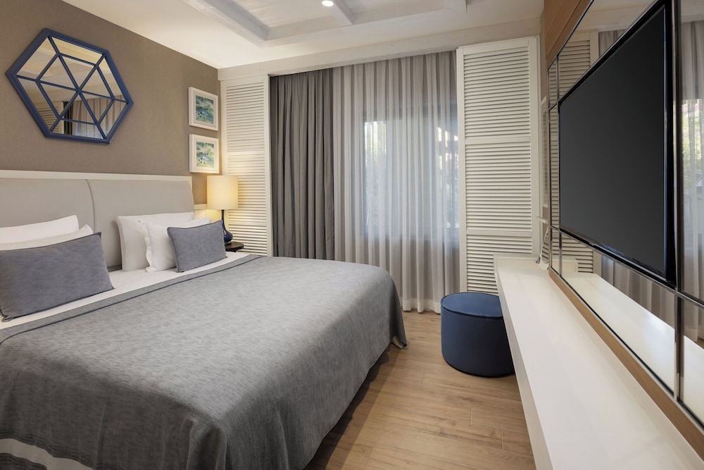 Titanic Luxury Collection Bodrum 24/74
