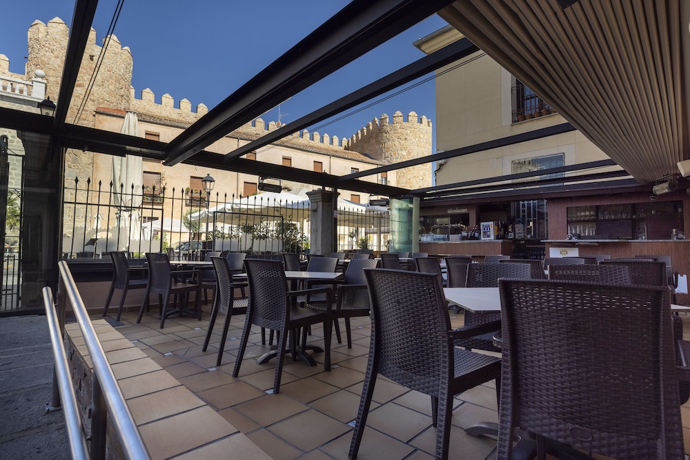 Hostal Restaurante Puerta del Alcázar 47/61