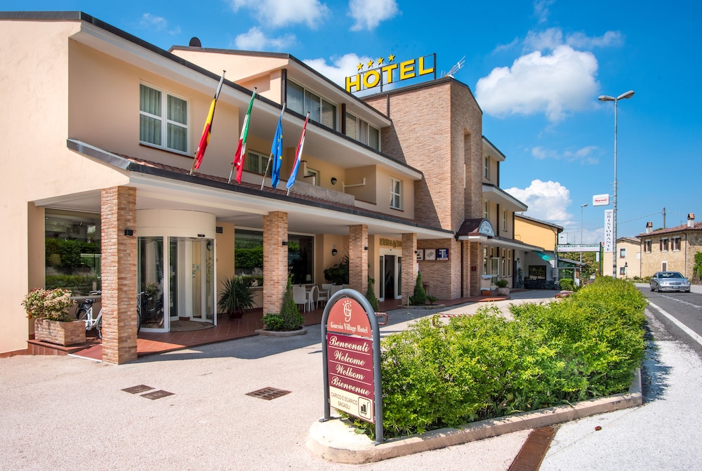 Guesia Village Hotel 67/78