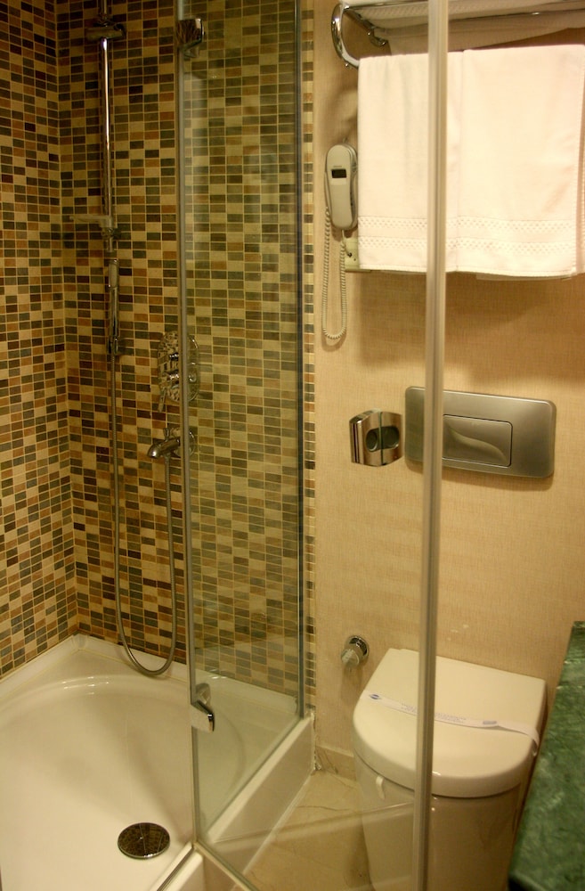 Cetin Hotel 38/39