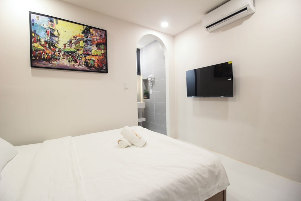 De Lustora Hotel & Apartment - District 1, HCM. 12/35