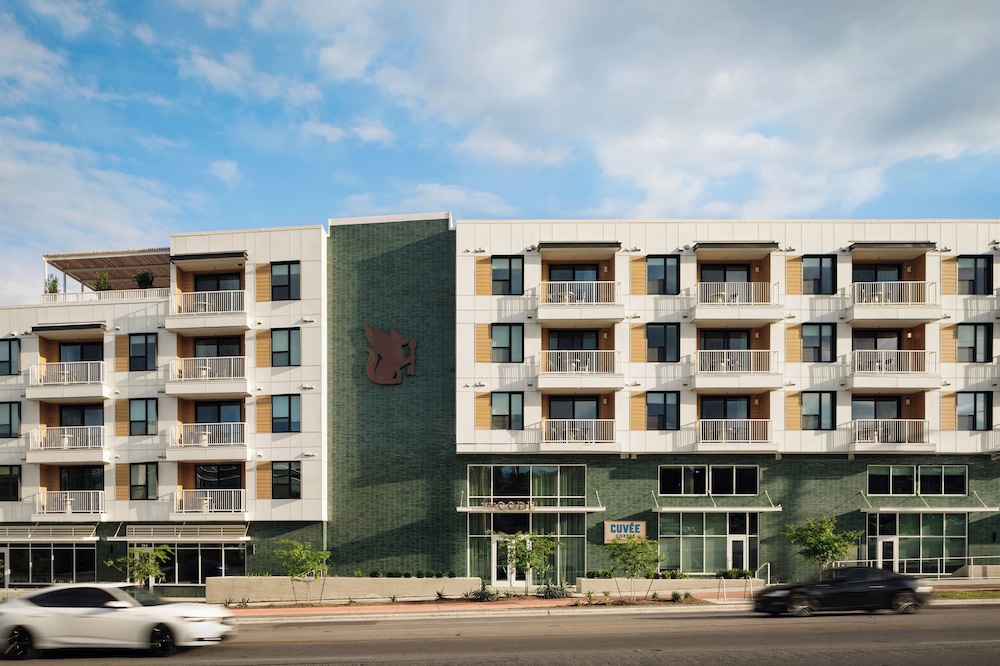 The Code Hotel 4/50