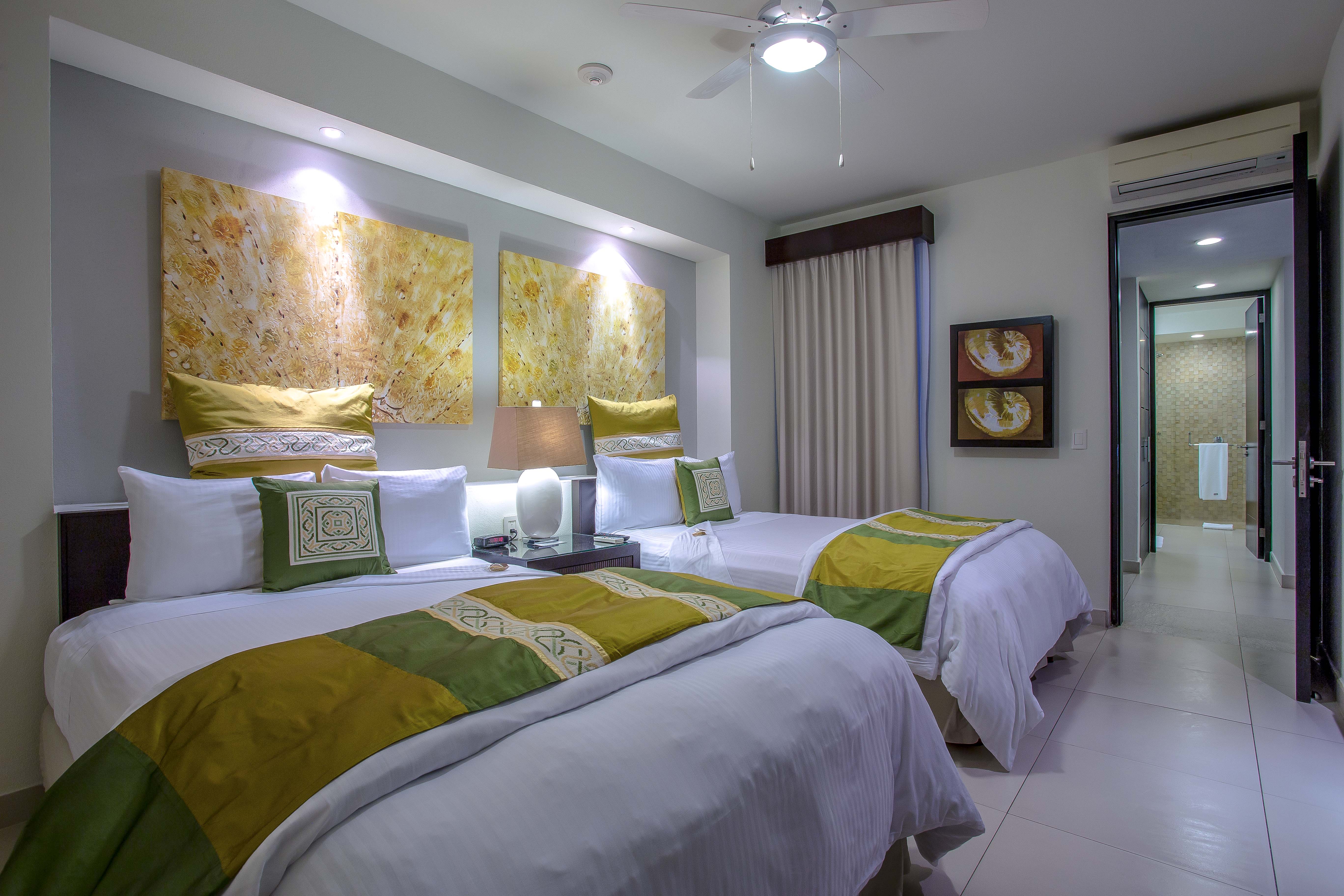 2 Bedrooms, Swim Up, Suite, Triple