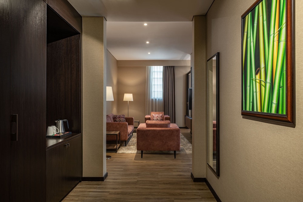 Four Points by Sheraton Production City Dubai 30/58