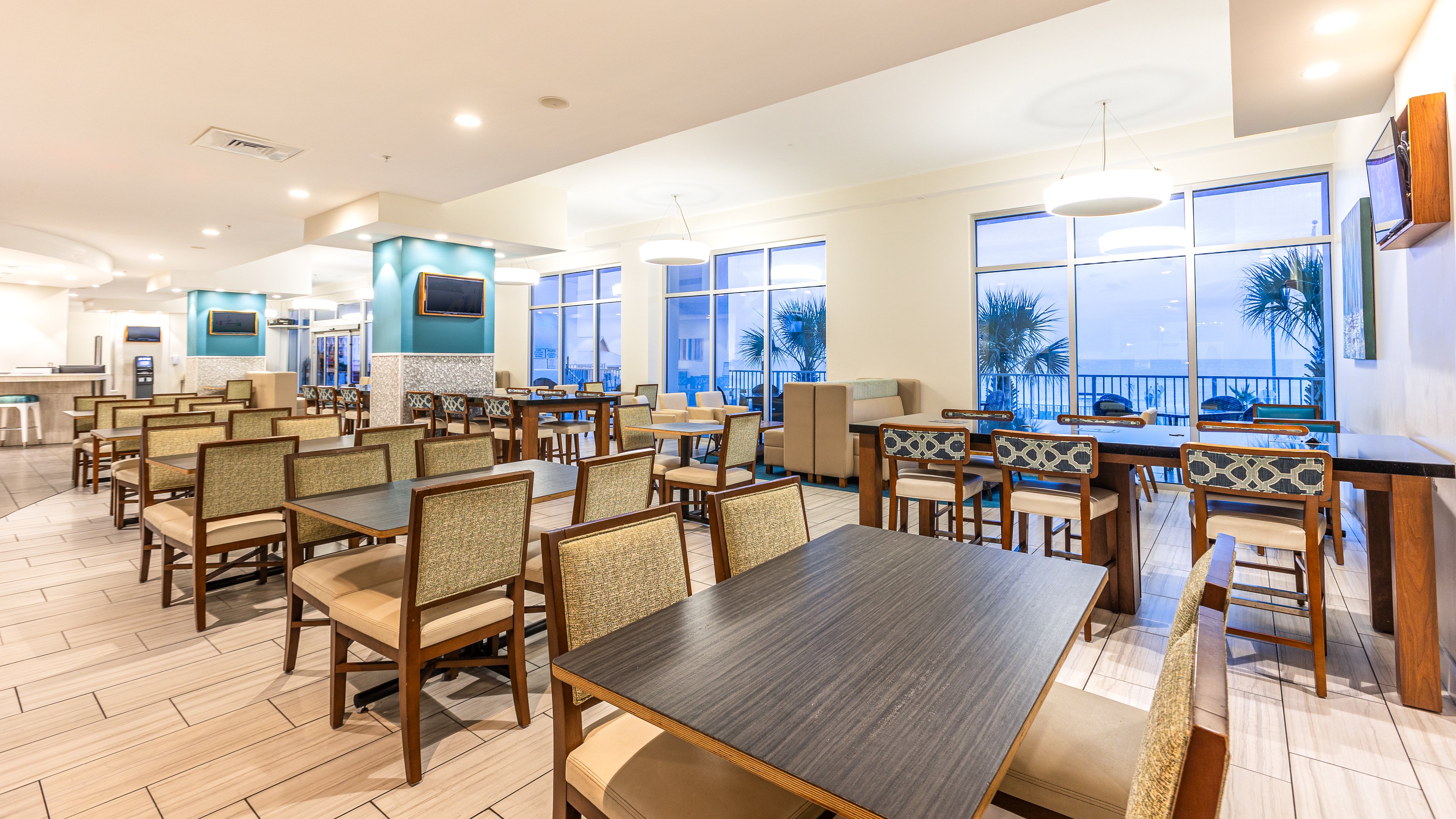 Holiday Inn Express Suites Panama City Beach 31/50