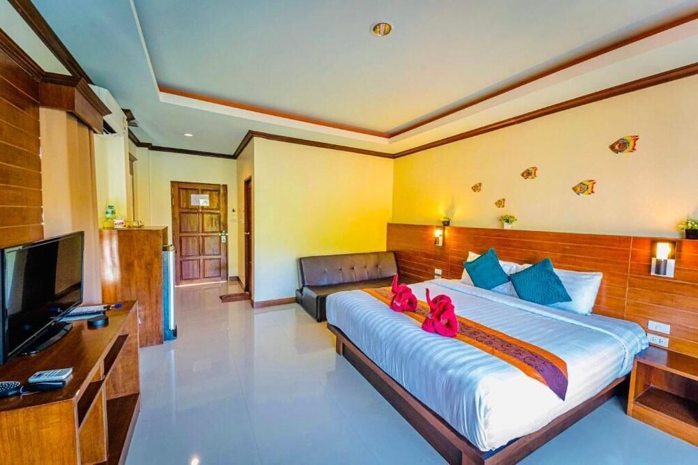 DELUXE, DOUBLE BED, POOL VIEW