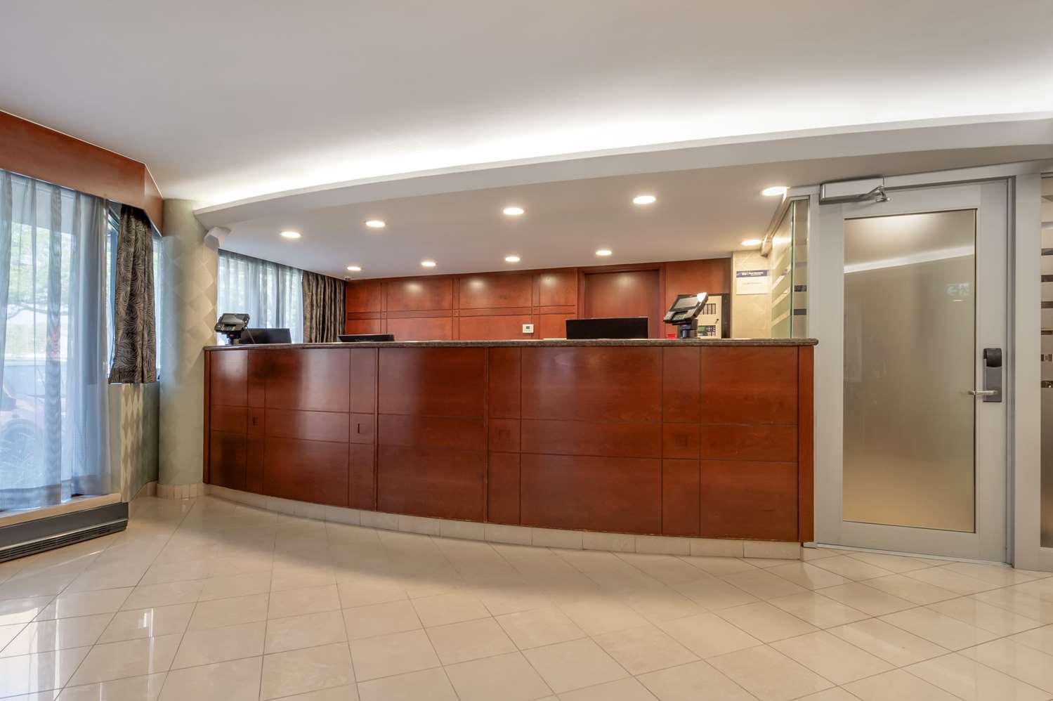 Best Western Plus Ottawa City Centre 2/24