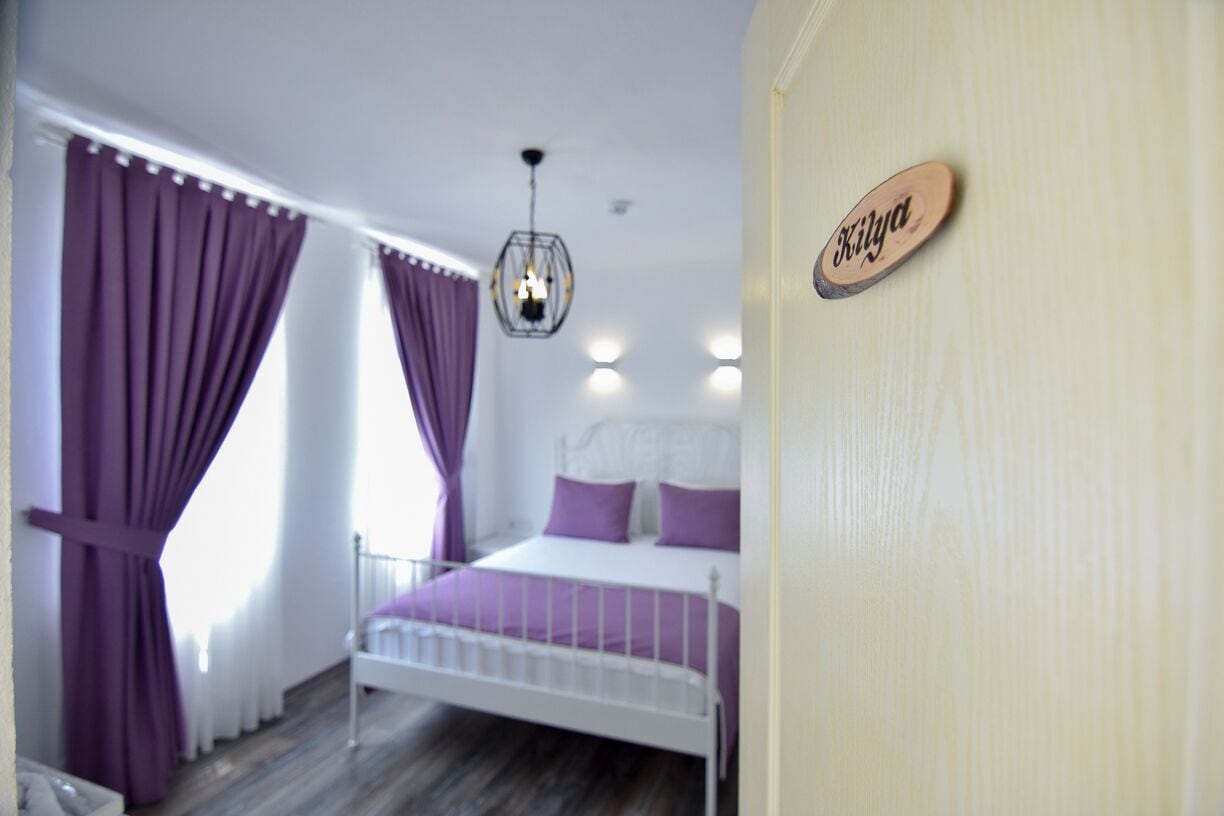 BASIC, QUEEN BED, CITY VIEW