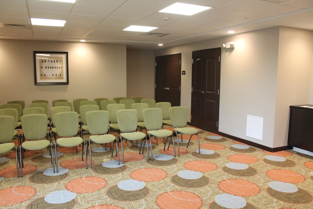 Staybridge Suites Carlsbad/San Diego 57/73