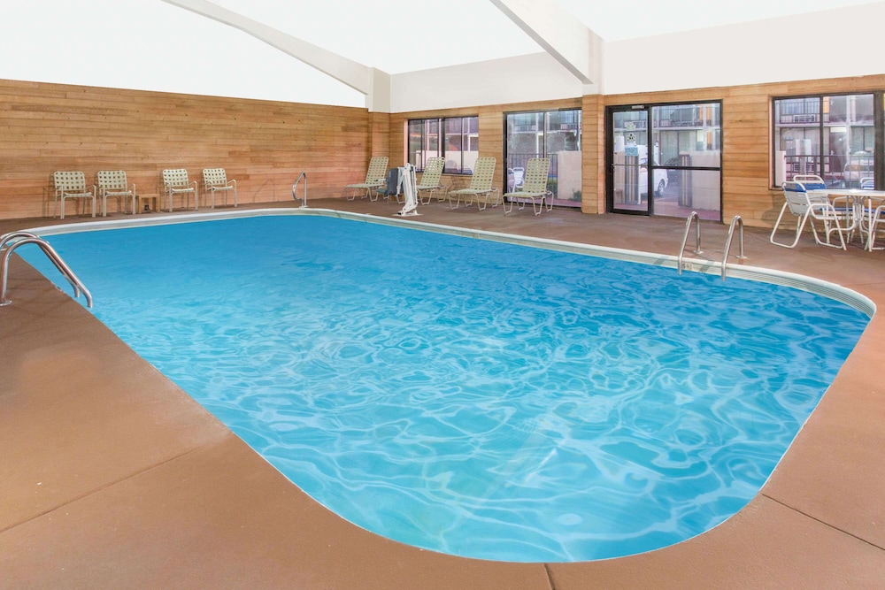 Days Inn by Wyndham Princeton 10/32
