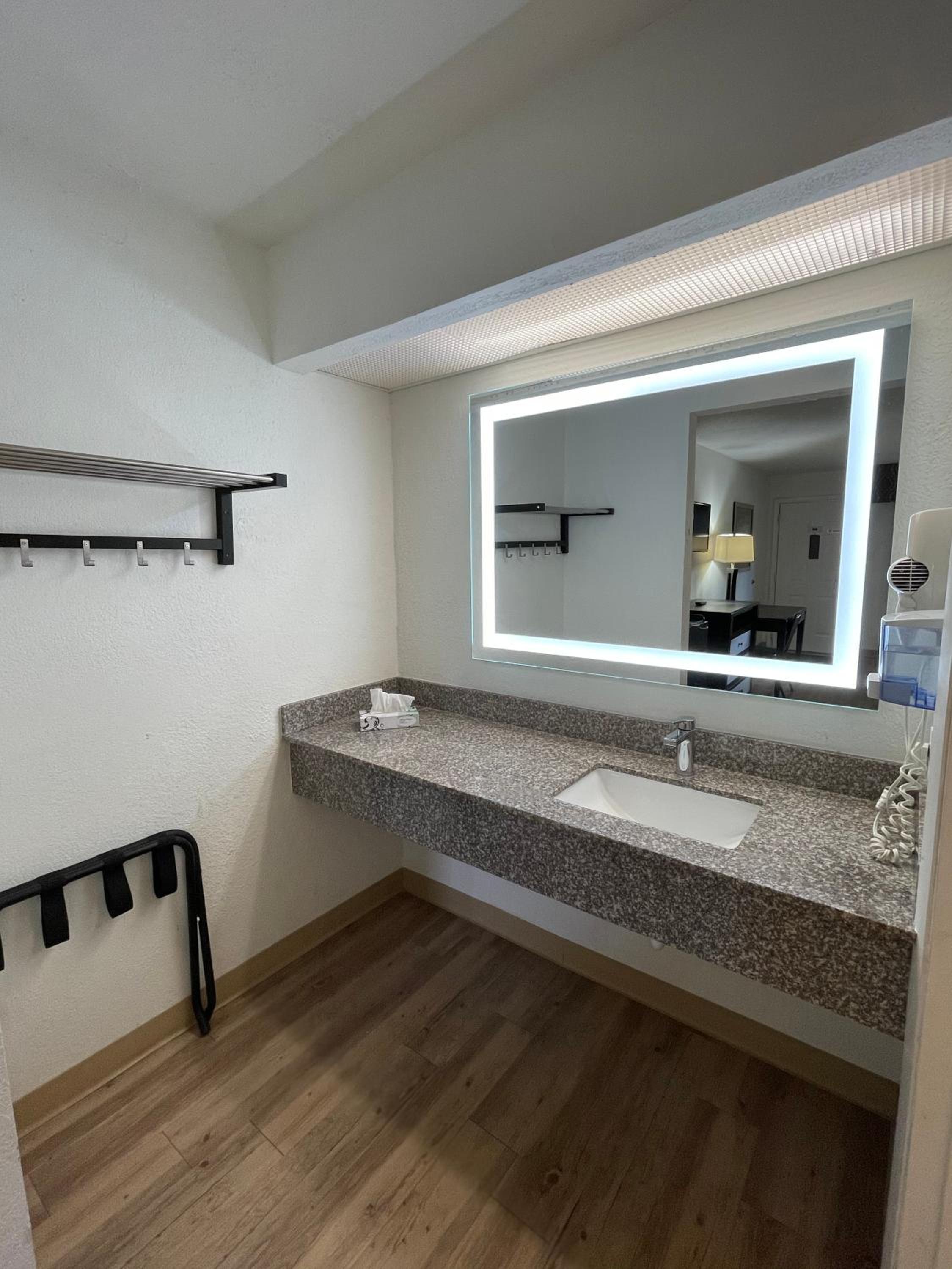 Tricove Inn and Suites 13/36