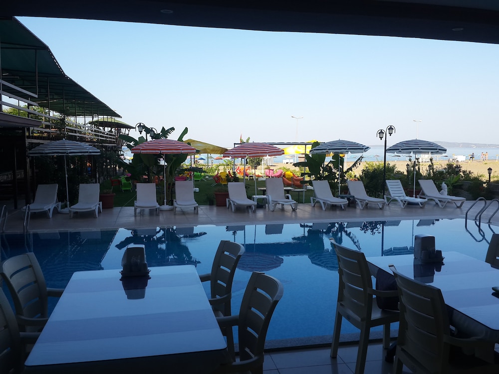 Adahan Otel Gumuldur 23/27