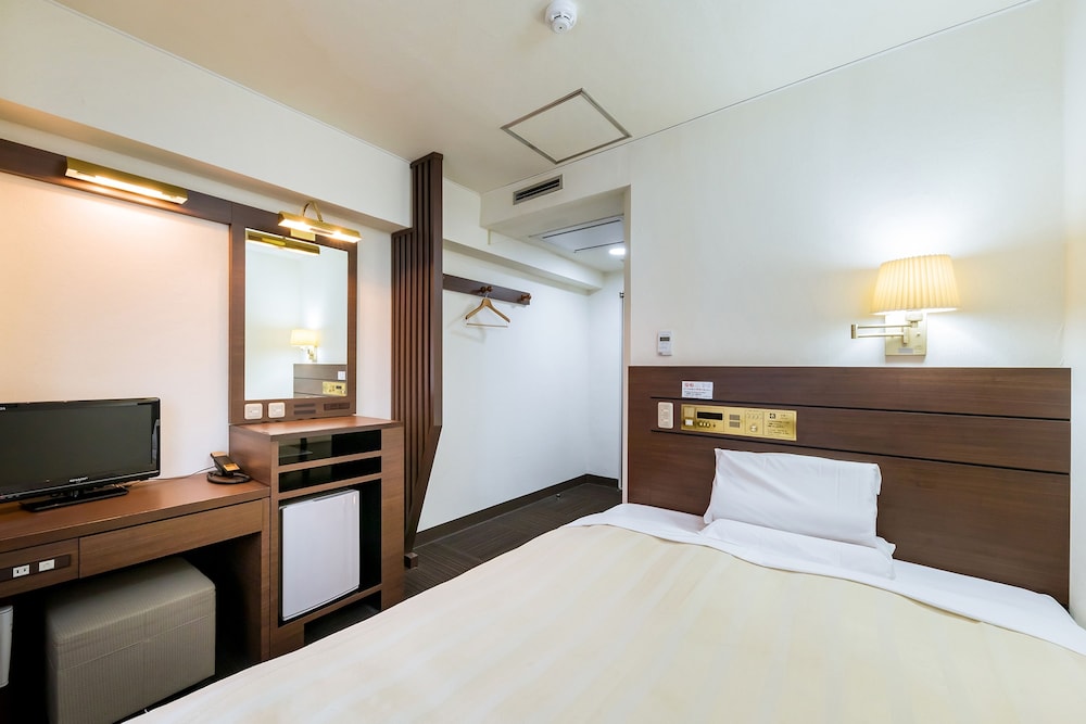 SEMI ROOM, SEMI DOUBLE BED