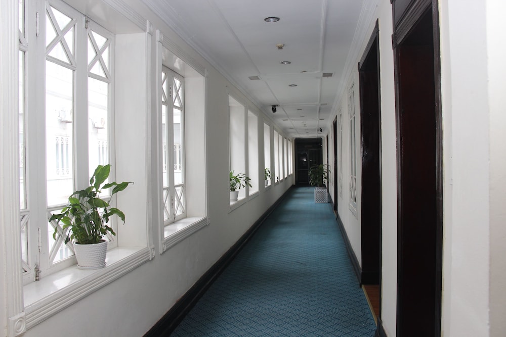 Hoa Binh Hotel 5/69