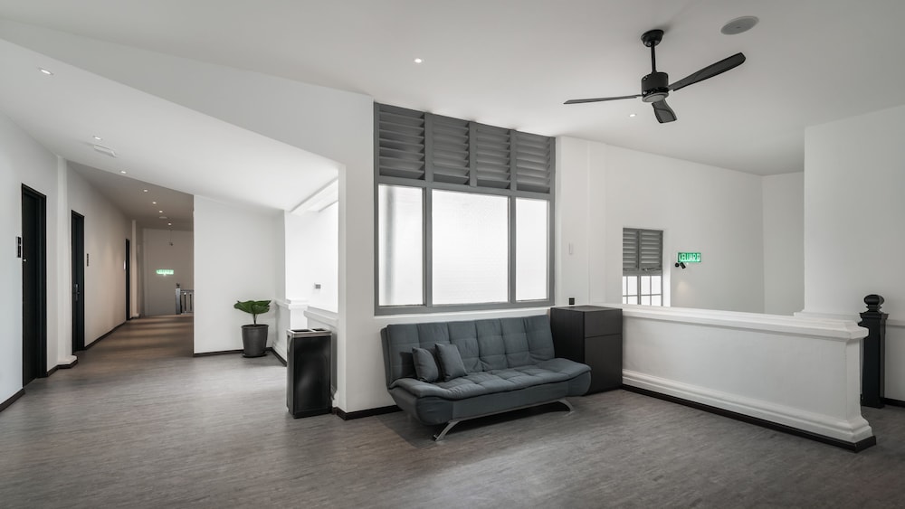 Modern Hotel Georgetown 38/45