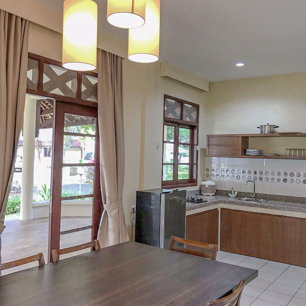 Mutiara Carita Cottages 48/72