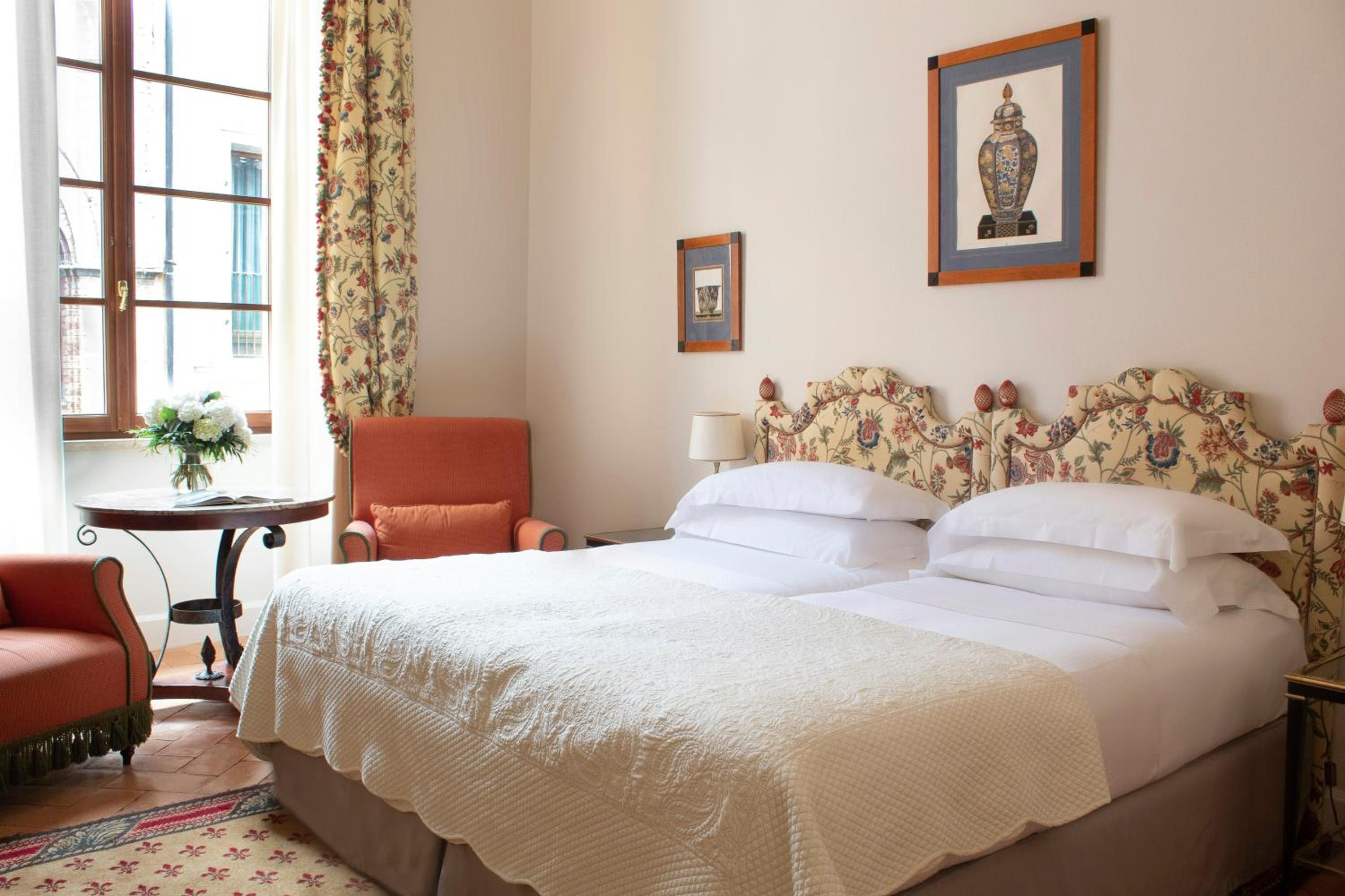 Connecting, 2 Double Beds