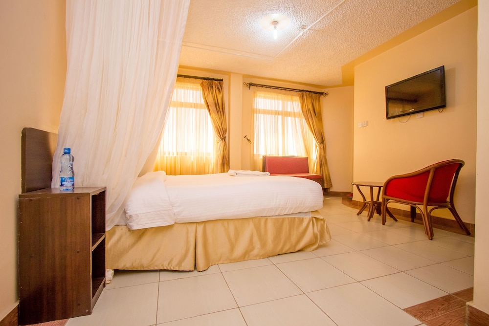 Alma Hotel 6/36