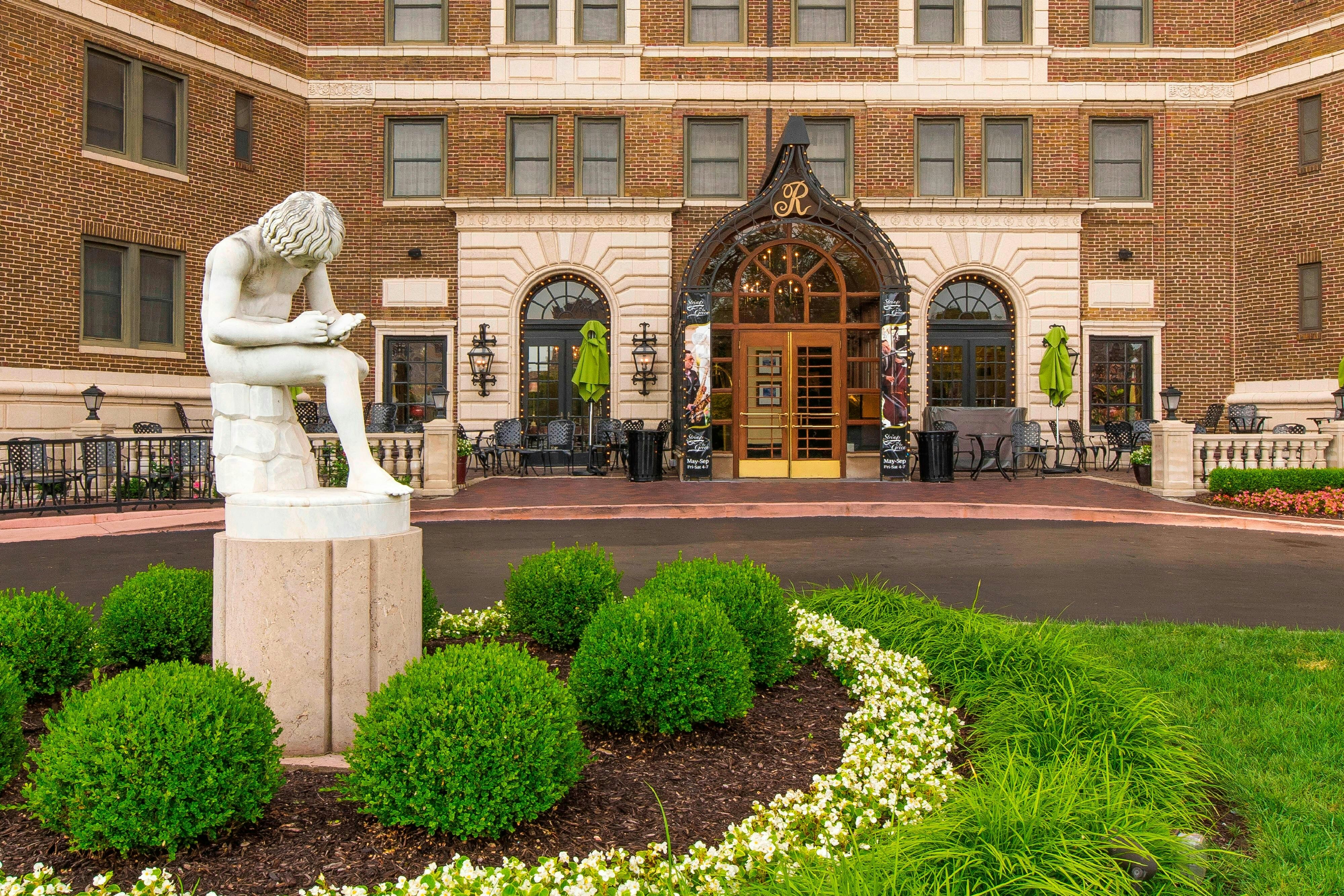 The Raphael Hotel Autograph Collection 32/33