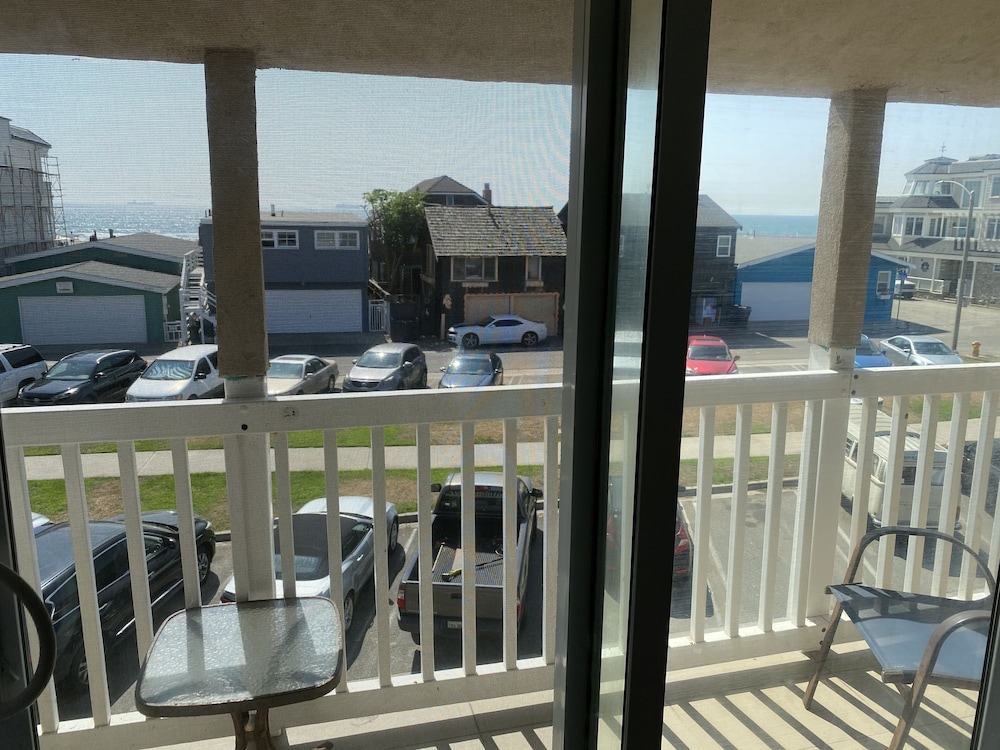 Ocean Surf Inn & Suites 46/73