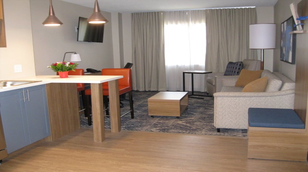 Candlewood Suites Cleveland South Independence 34/47