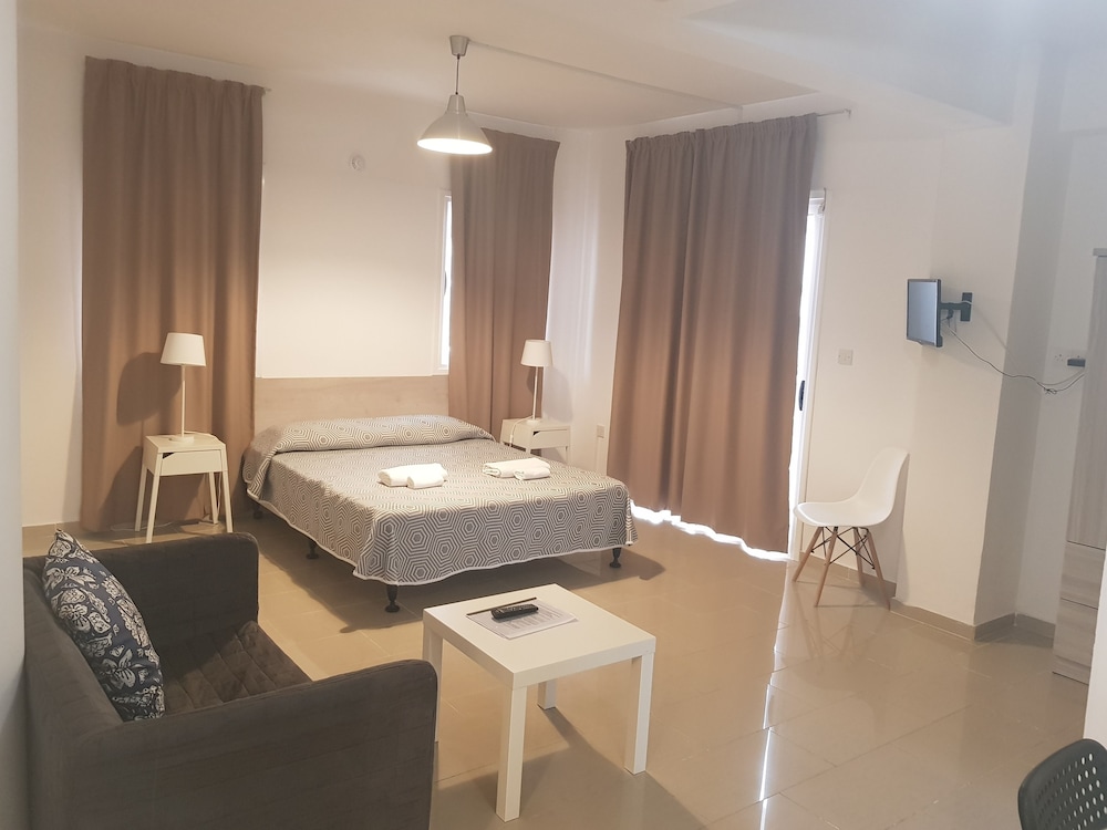 جناح استوديو بسرير كوين، Valentinos Apartments 9/10