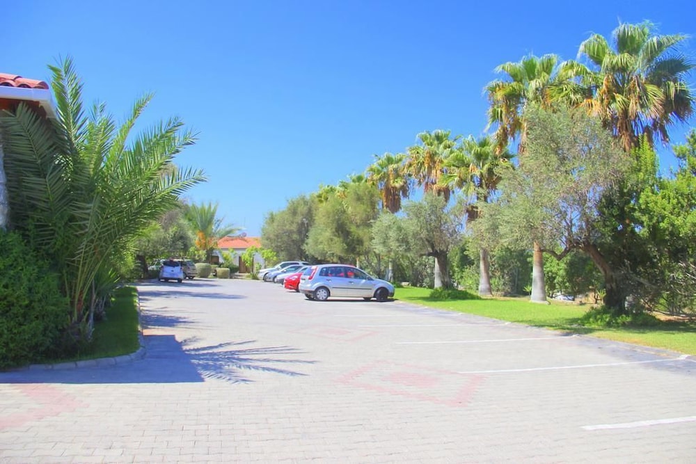 BARE HILL HOLIDAY VILLAGE 35/44