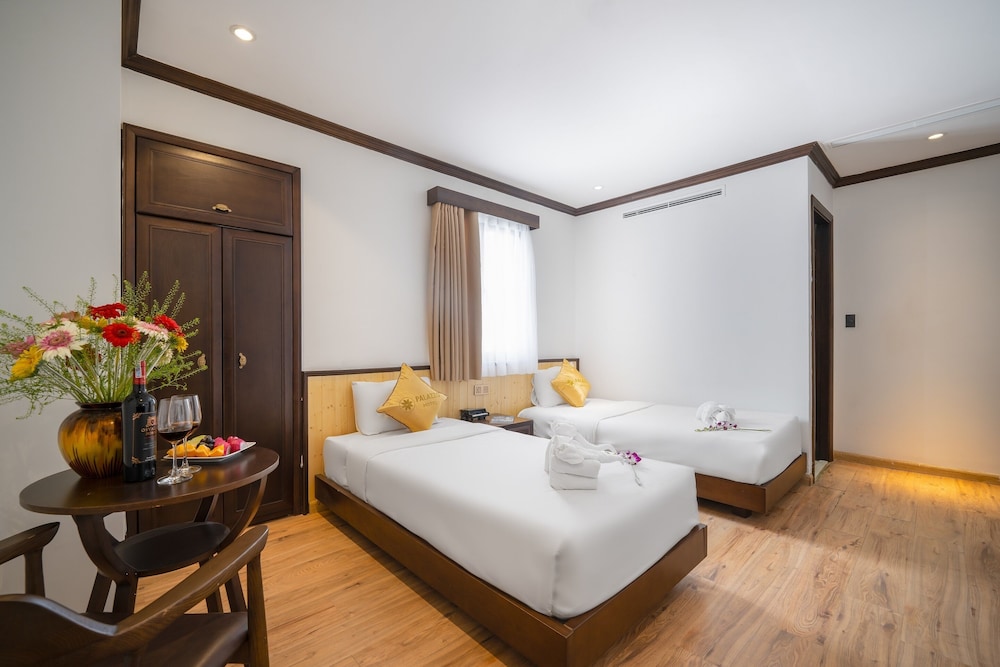 Palazzo Luxury Hotel 18/92